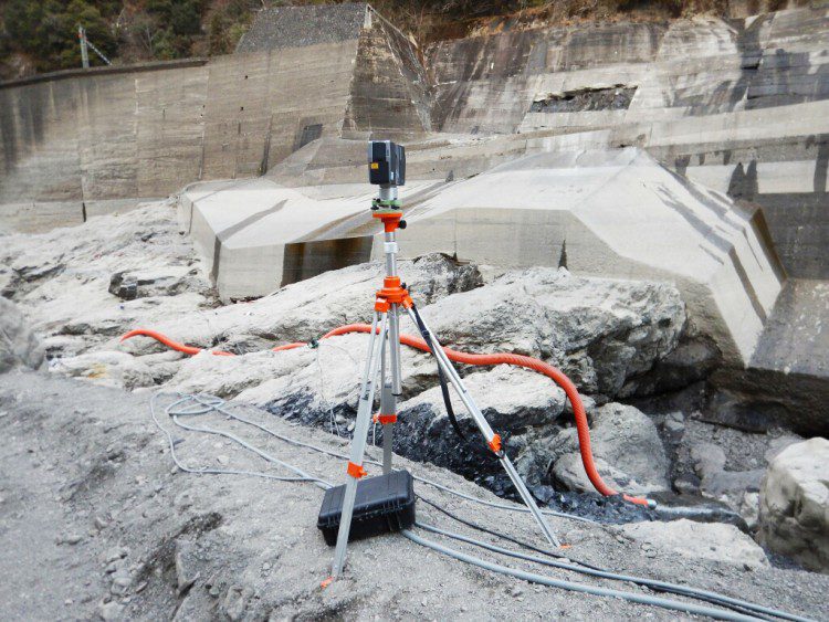 Scanning of the Aguraguchi Dam that is mid-stream of the Nakagawa River in Tokushima Prefecture. A small and lightweight device, the Focus3D can be easily set up even in areas with rugged terrain.